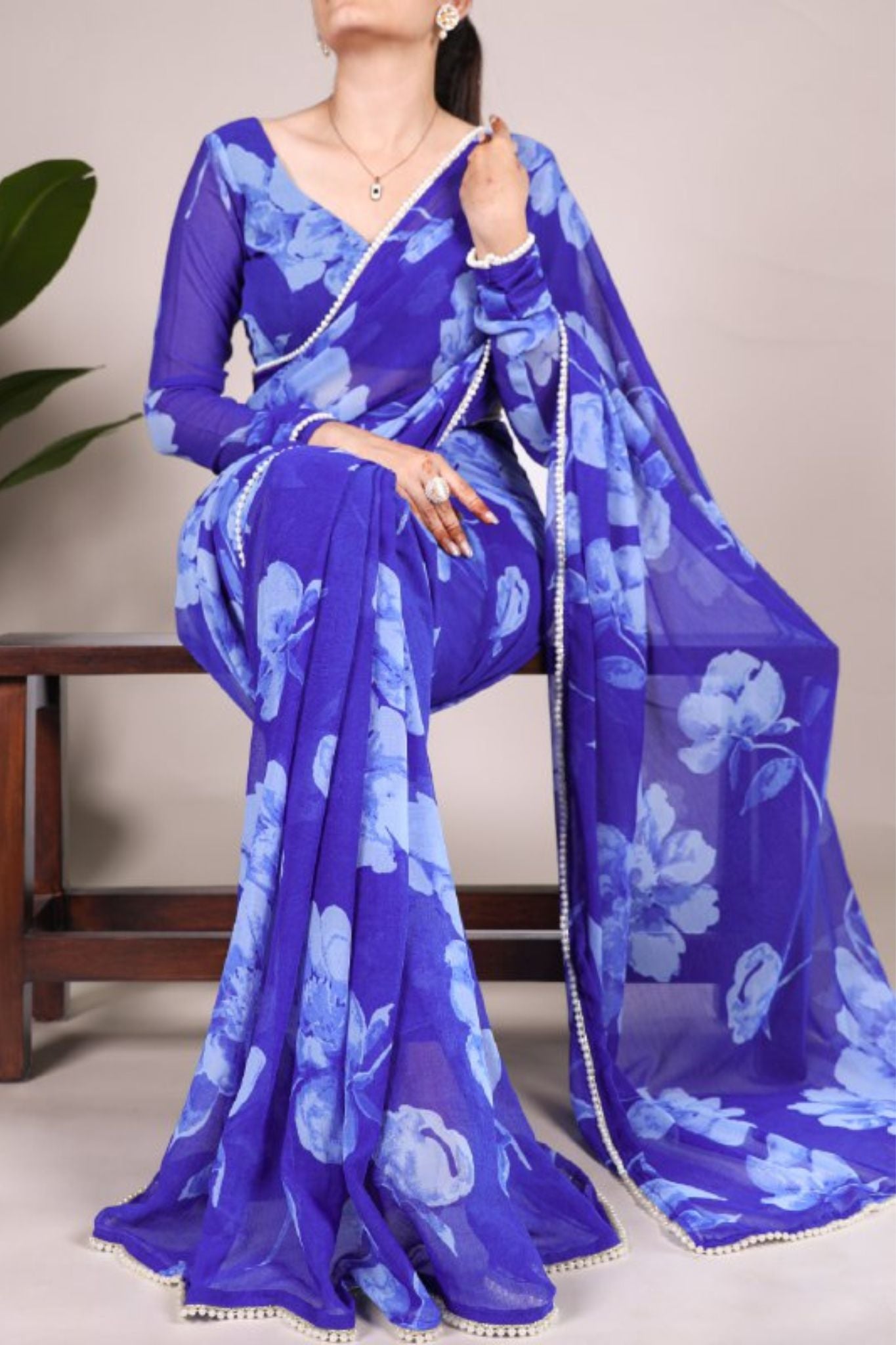 Floral Elegance Pearl Lace Border Printed Saree