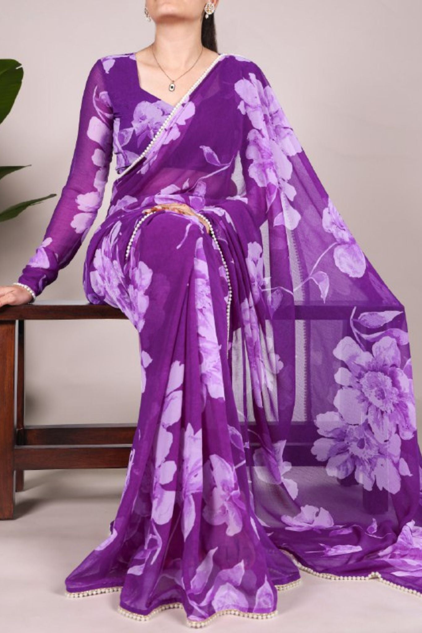 Floral Elegance Pearl Lace Border Printed Saree