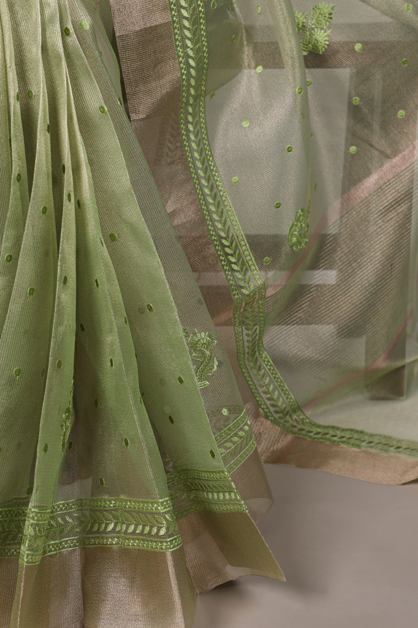 Shimmer And Shine Premium Designer Thread Embroidery Saree