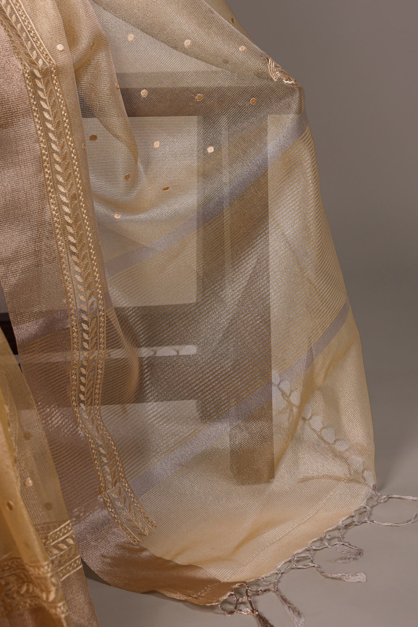 Shimmer And Shine Premium Designer Thread Embroidery Saree