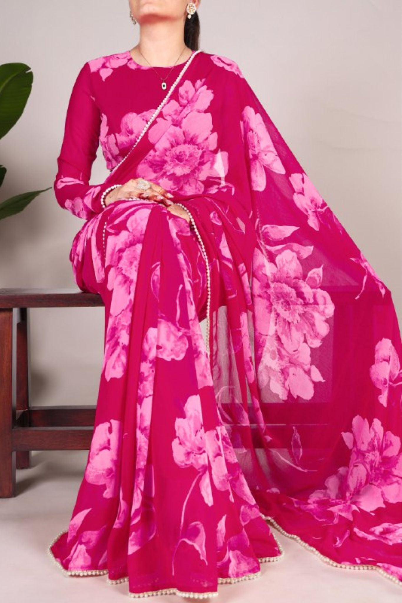 Floral Elegance Pearl Lace Border Printed Saree