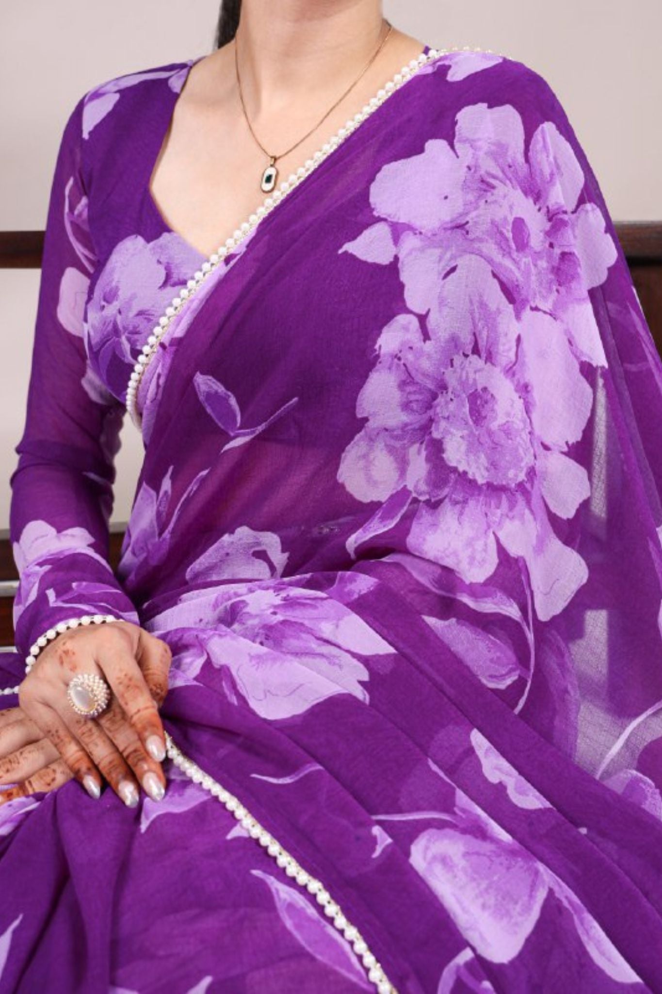 Floral Elegance Pearl Lace Border Printed Saree