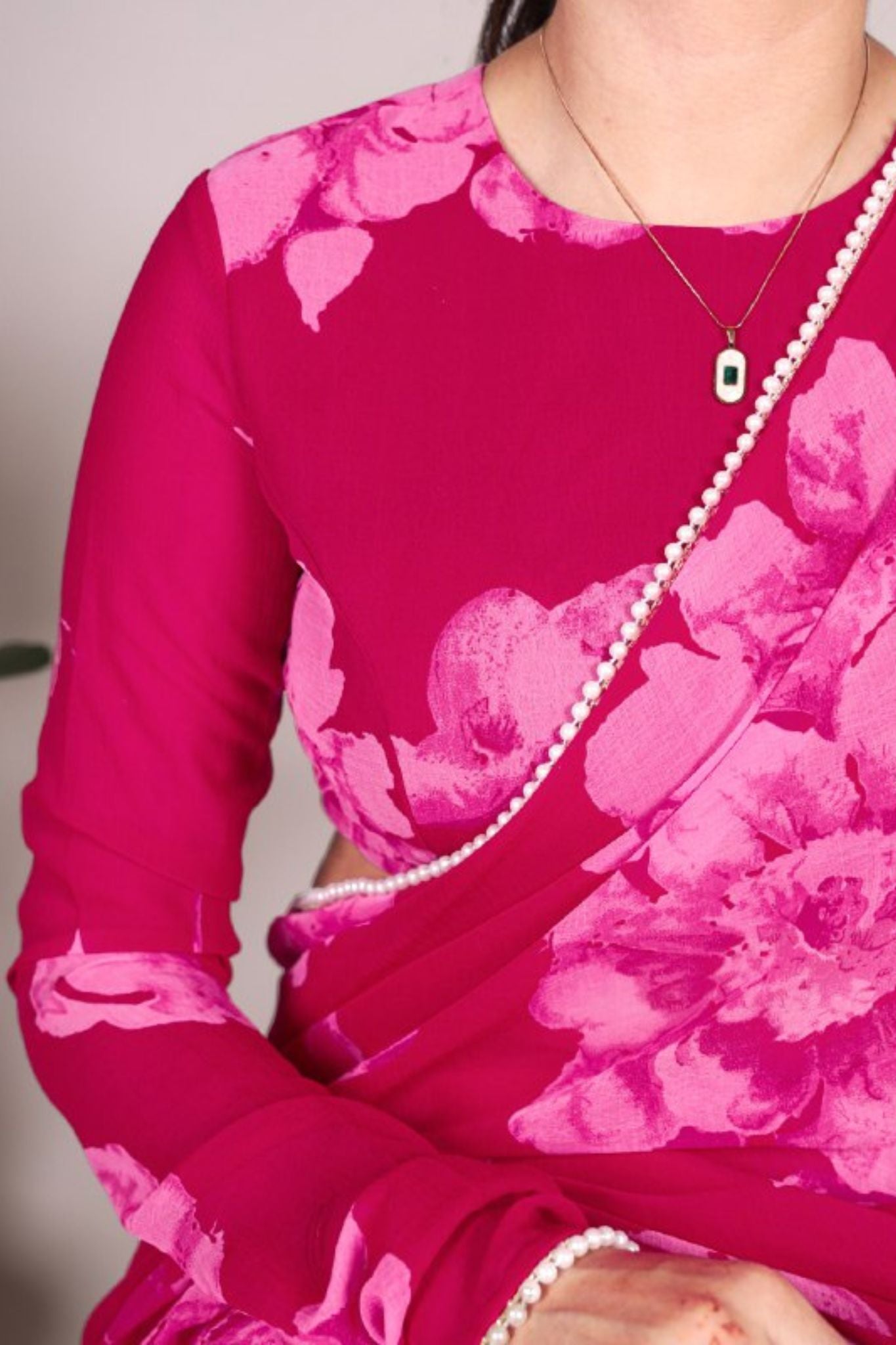 Floral Elegance Pearl Lace Border Printed Saree