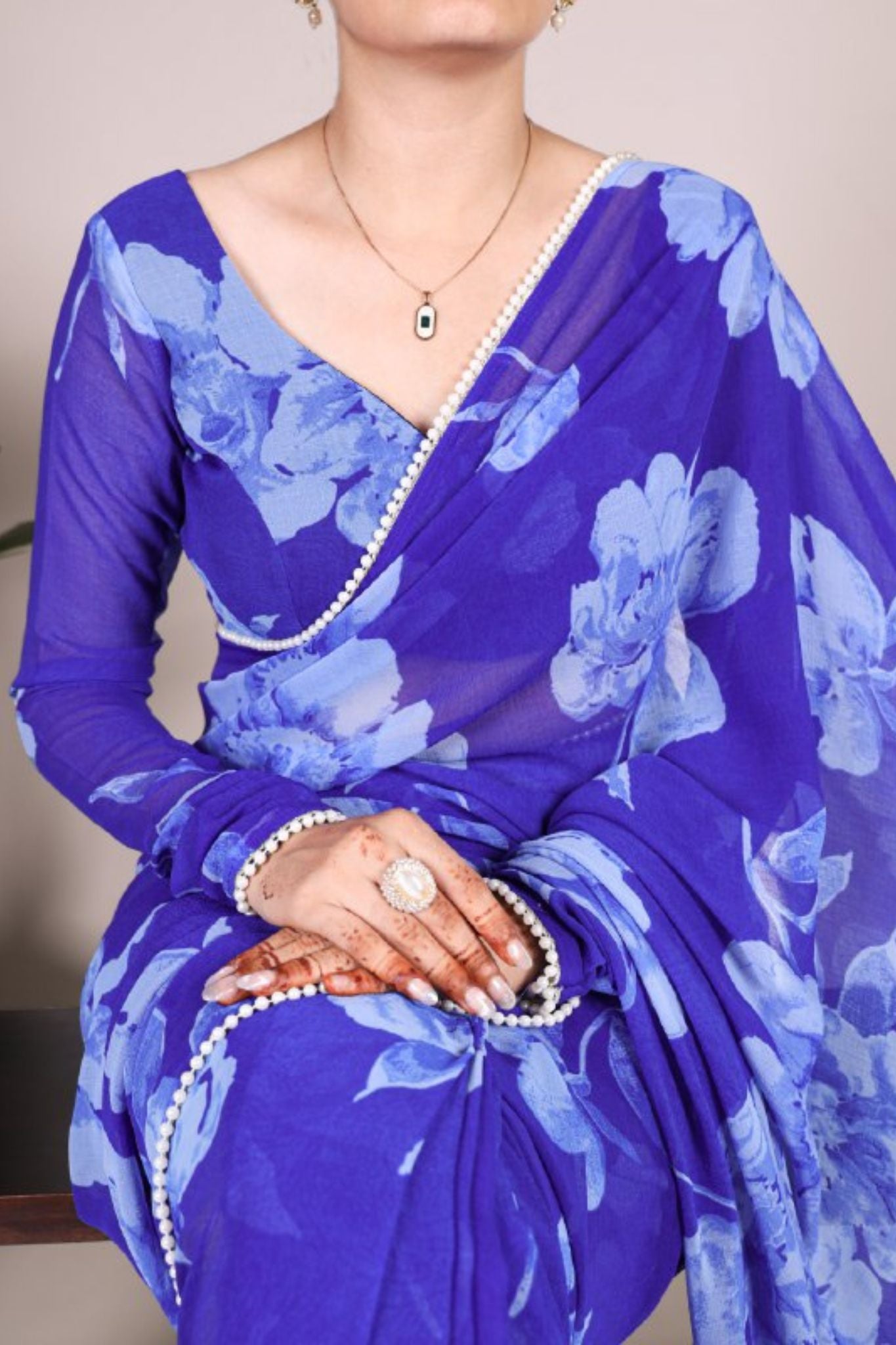 Floral Elegance Pearl Lace Border Printed Saree