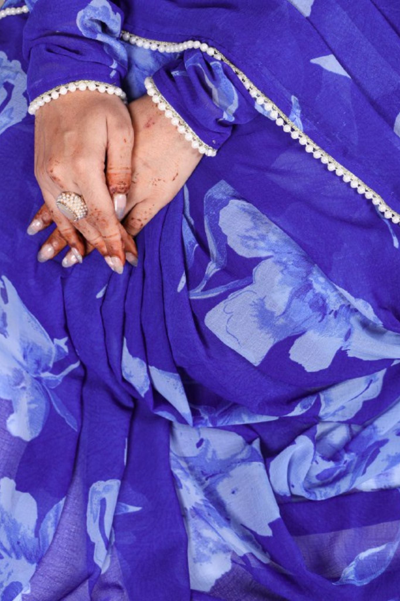 Floral Elegance Pearl Lace Border Printed Saree