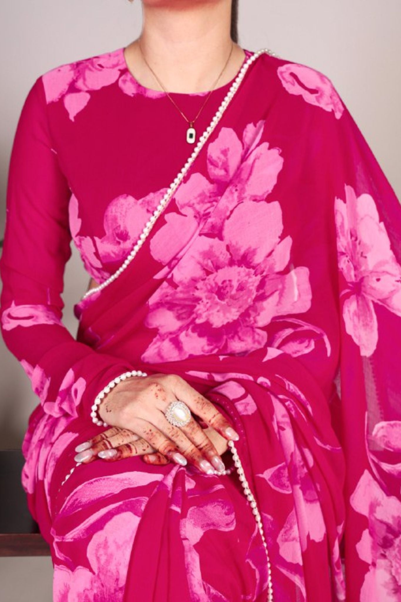 Floral Elegance Pearl Lace Border Printed Saree