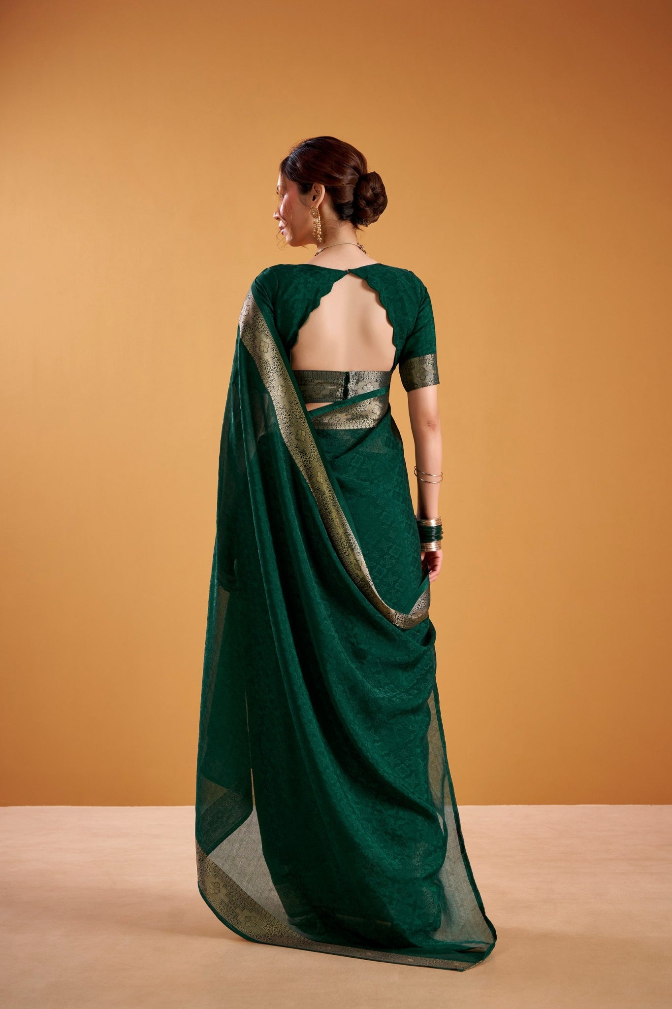 Elegant Poly Shimmer Saree With Exquisite Woven Border