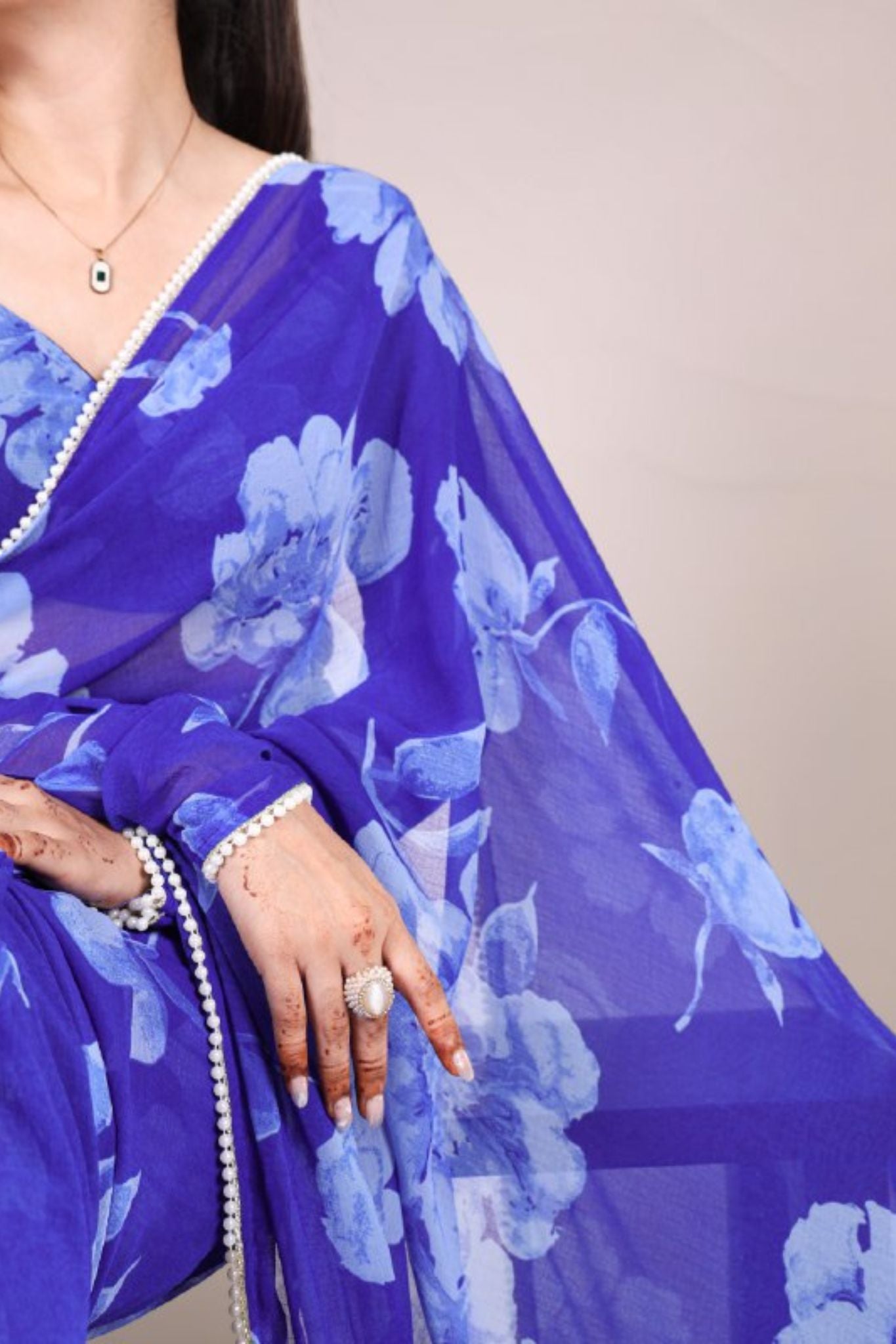 Floral Elegance Pearl Lace Border Printed Saree