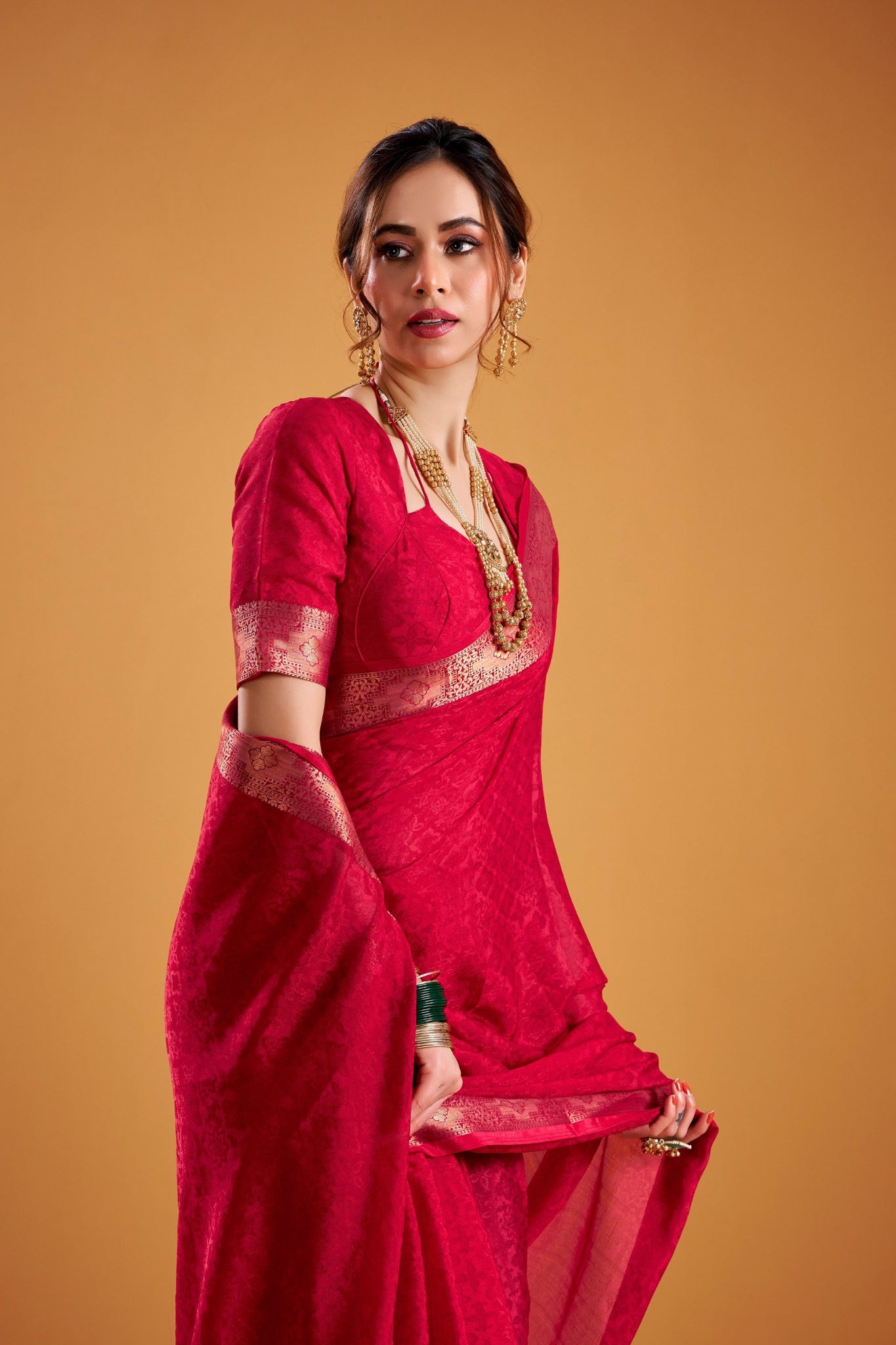 Elegant Poly Shimmer Saree With Exquisite Woven Border